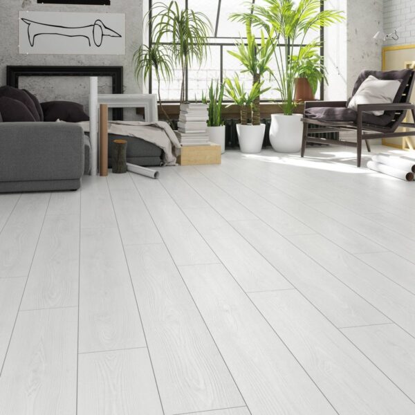 Çamsan Gloria Seri Milda 6007 laminat parke döşenmiş oda