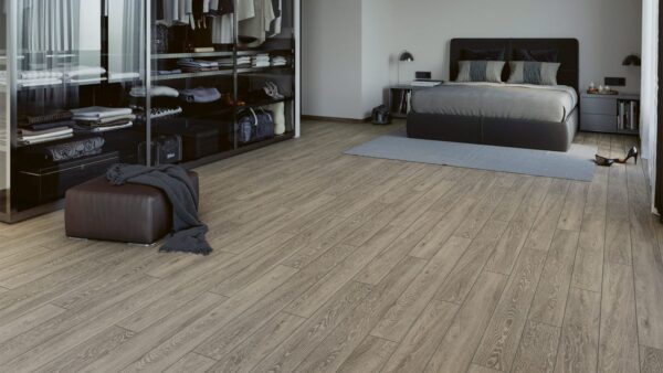 Yıldız Entegre VarioClic Premium Plus Bergamo PP-513 laminat parke döşenmiş oda
